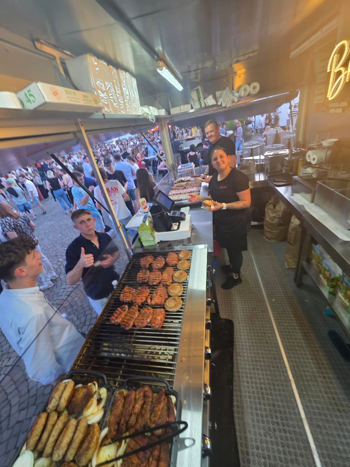Stimmung auf dem Volksfest